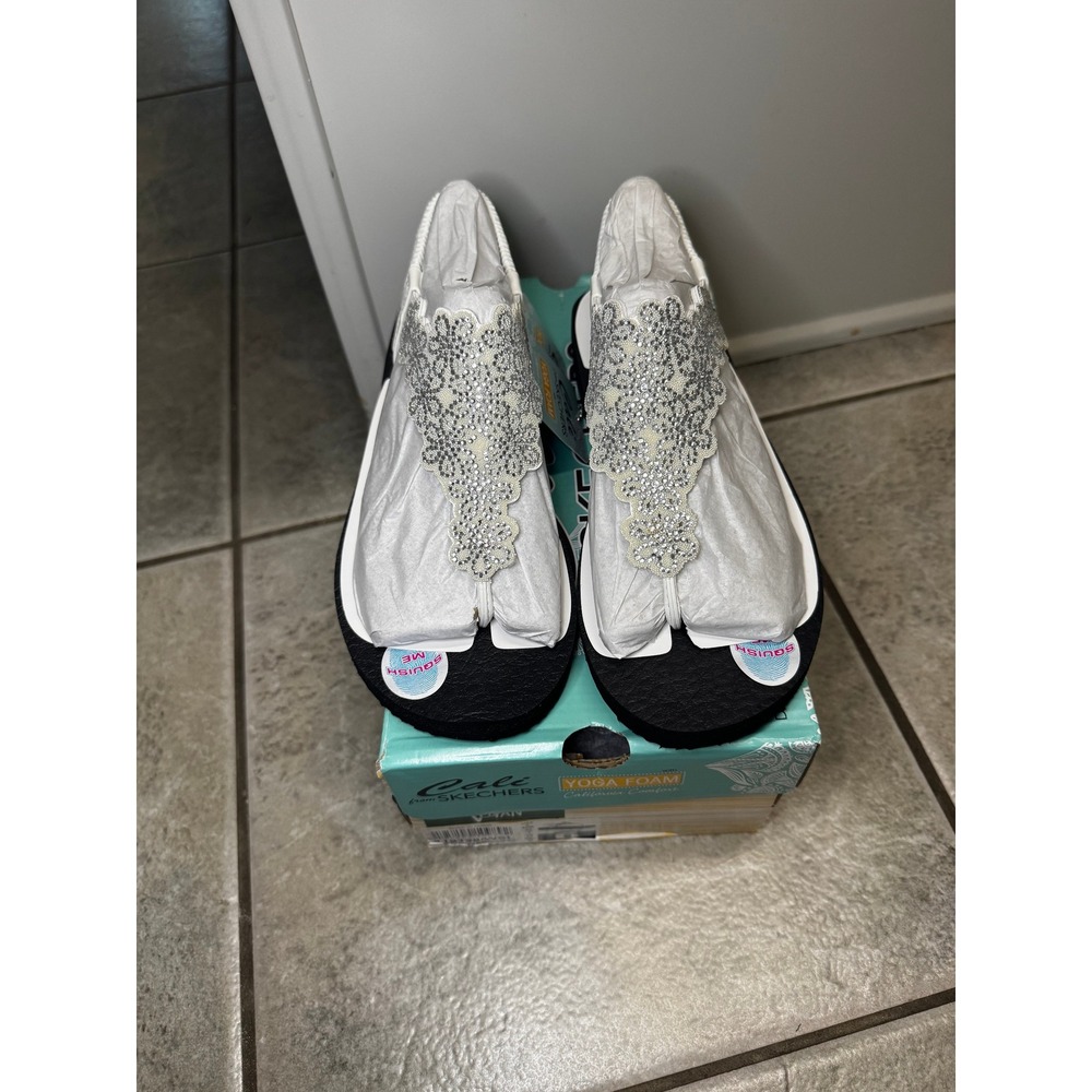 Skechers Cali Yoga Foam Rhinestone Flip Flop Sandals Women's Size 6 White